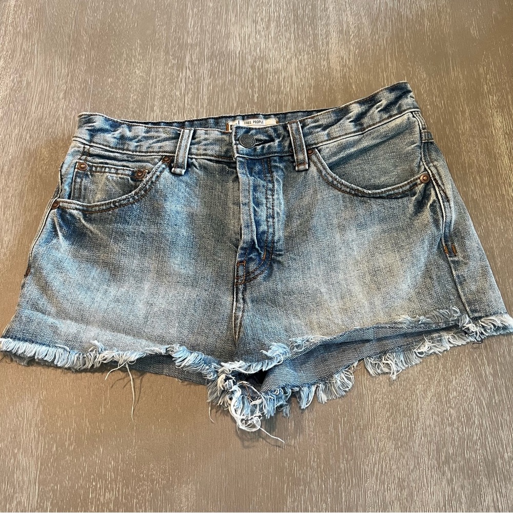 Free People Button Fly womens jean shorts size 26 Denim Frayed Hem Women Shorts